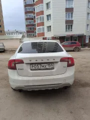 Volvo S60 2013 года выпуска, VIN: YV1FS42H0D2213026. В залоге у ПАО "Совкомбанк".