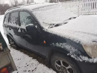 Автомобиль Чери SUV T11, 2007 г.в., г/н Н956ТХ44, VIN XUVDB14B170010907 (Реализация по прямому назначению). Цвет зеленый, имеются следы коррозии на порогах, на дверях, повреждение на правой передней двери, спущены оба передних колеса, заднее правое, на все колеса установлены литые диски, на заднем…