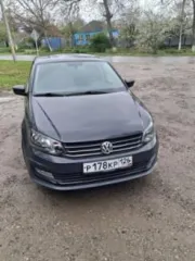 Volkswagen Polo 2016, VIN: XW8ZZZ61ZHG012982. Находится в залоге у АО "Авто Финанс Банк", ИНН 5503067018.