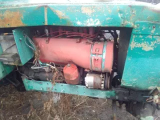 Единый лот в количестве 3 тракторов:  трактор МТЗ-82, год выпуска не определен, синего цвета, трактор Т-40АМ, 1988 г.в., зеленого цвета,  трактор Т-40АМ, заводской номер отсутствует, № двигателя 2860128, № переднего моста 740083,  имущество бывшее в употреблении, находится в неудовлетворительном…
