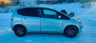 Honda Fit, 2008 года, 100 лс, 241000 км, АКПП. Автомобиль Honda Fit, 2008 г.в., гос.рег.знак С438НУ138, модель, номер двигателя: L13А, 4112636, мощность (кВт/л.с.): 74.0/100.0, рабочий объём двигателя (см3): 1339, номер кузова: GE61101583, цвет кузова: серый.