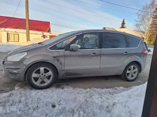 Ford S-MAX, 2011 г.в., VIN: WF0SXXGBWSBT53668, находится в залоге у ПАО "Сбербанк".