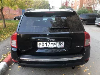 Jeep Compass Limited 2012 года. VIN: 1C4NJDCB8CD687426. Тип: легковой универсал. Кузов: 1C4NJDCB8CD687426, цвет чёрный. Двигатель: бензиновый, 2.4 л (170 л.с., 125 кВт), экологический класс 5. Масса без нагрузки: 1661 кг, максимальная нагрузка: 1980 кг. ПТС: 54 РО 844183 от 16.04.2024, СТС: 99 65…