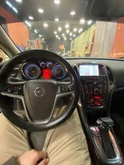 Opel Astra 2010 года, 180 лс, 214993 км, АКПП. Легковой автомобиль Opel Astra, 2010 г.в., 179,5 л.с., ГРН: М332ХХ790, VIN: W0LPE6DJ9BG020892
