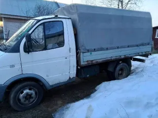 ГАЗ-3302 2003 года, цвет кузова снежно-белый. VIN: XTH33020031880306, категория ТС – В. Мощность двигателя 72.2 кВт, рабочий объем 2285 куб. см. Разрешенная максимальная масса 3500 кг, масса без нагрузки 1900 кг.
