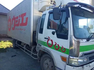 Hino Ranger 1994 года выпуска, грузовой рефрижератор. Номер шасси (рамы) FC3WEA10230. Цвет кузова белый, зеленый, красный. Тип двигателя дизельный, мощность 200 л.с., объем 6010 куб.см. Паспорт транспортного средства 27 НА 609966 выдан 25.01.2014 г. Государственный регистрационный знак М595ХУ27.