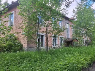 Здание нежилое, 863,1 кв.м, 1962 г., с земельным участком 1513 кв.м. Здание нежилое, 1962 года постройки, общая площадь 863,1 кв.м., количество этажей 2, кадастровый номер 44:28:010229:23, кадастровая стоимость 4731186,22 руб., с одновременным отчуждением земельного участка площадью 1513 кв. м…