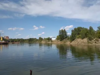 Дамба земляная, кадастровый номер 22:65:011713:44206, расположенная по адресу: Алтайский край, г. Бийск, ул. Песчаный Карьер, д. 54а. Кадастровая стоимость 102170.32. Количество этажей 0. Общие сведения об ограничениях и обременениях: покупатель обязан использовать объект речного порта в целях…