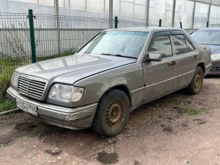Mercedes 230E 1990 года выпуска, цвет серый, VIN: WDB1240231B182077