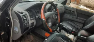 Транспортное средство Mitsubishi Pajero, 2003 года выпуска, государственный номер У477РН76, цвет - черный, VIN JMBLYV78W4J002723, объем двигателя - 3200 куб. см, мощность двигателя - 121,4 кВт/165 л.с. Состояние транспортного средства: отсутствует задняя правая фара, арка задней левой дверцы сгнила…