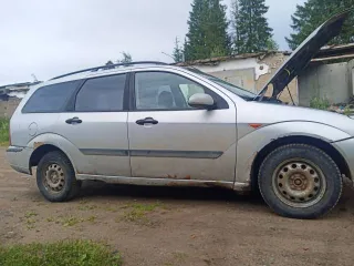 Ford Focus 2002 года выпуска, цвет серый/серебристый. VIN: X9FNXXEEDN2G02715, ПТС: 47TA940267, госномер Е285УУ159. Страна изготовления Россия, разрешенная максимальная масса 1715 кг, масса без нагрузки 1258 кг. Находится в совместной собственности.