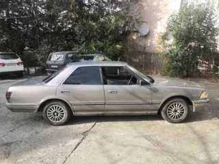 Автомобиль Toyota Crown, 1990 год, кузов LS131008926, серый.
