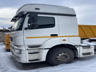 Грузовой тягач седельный КАМАЗ 5490, VIN ХТС549005М2546563, 2021 года выпуска, гос. рег. знак О771ММ142. Отсутствуют ключи.