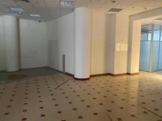 Нежилое помещение, пл. 124,4 кв.м., адрес: Воронежская область, город Россошь, улица Пролетарская, дом 121, помещение IV. Литер А, назначение: нежилое, этаж №1, кад. № 36:27:0011806:124. Обременение: краткосрочная аренда (2 арендатора) до 03.06.2027г. (площадь в аренде 46,8 кв.м.), краткосрочная…