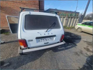 Легковой автомобиль Lada 212140 4x4, 2022 года выпуска, государственный номер С717ЕУ761, VIN XTA212140P2458816, белого цвета, без видимых повреждений, на передних дверях наклейка "Строй Автодор", 4 колеса с дисками, задние стекла тонированные, пробег 16637 км. Адрес: Ростовская область, г…