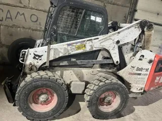 Bobcat S650, 2017 Погрузчик Bobcat S650, 2017 г.в., г/н 3527ХХ24, заводской № А3NW14240, цвет комбинированный. В рабочем состоянии. Обременения: Арест, запреты на рег. действия. Задаток 885000,00 руб. (пор. 1678). Марка: Bobcat, год выпуска: 2017, модель: S650, VIN (заводской) номер: А3NW14240