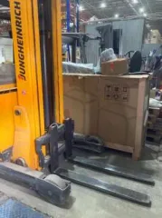 Электроштабелер Jungheinrich ETV 216 2013 года, номер машины 91082839, ричтрак