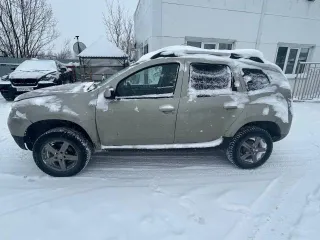 Renault Duster, 2013 года, 102 лс, 132649 км. Легковой автомобиль: универсал, г/н: E662УР186, цвет: черный, VIN: X7LHSRH8N49673593, ПТС 78 ХА 333592, СТС 99 58 809655. Небольшие повреждения кузова.