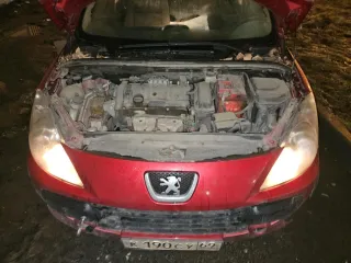 Peugeot 307 2006 Легковой автомобиль хэтчбек VIN VF33CNFUL84785557 Год выпуска 2006 Кузов VF33CNFUL84785557 Модель двигателя NFU10FX6NPSA 3076207 Цвет Красный Тип двигателя Бензиновый Мощность 109 л.с. 80 кВт Объем 1587 куб. см ПТС 51 УТ 730469 СТС 99 42 948972