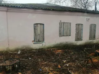 Земельный участок 1190 кв.м и здание 186 кв.м в Тульской области. Кадастровый номер участка: 71:13:020410:7, общая площадь 1190 кв.м. Административное здание с кадастровым номером 71:13:020410:482, общая площадь 186 кв.м. Расположены по адресу: Тульская область, Куркинский район, пос. Куркино, ул…