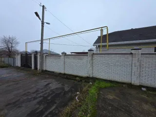 Дом 249,8 кв.м и участок 1500 кв.м, Ставропольский край. Жилой дом, расположенный по адресу: Российская Федерация, Ставропольский край, Шпаковский район, село Надежда, улица Сляднева, дом № 14, площадь: 249,8 кв.м, кол-во этажей -1, кадастровый номер - 26:11:080501:7685; земельный участок…