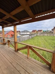 Жилой дом пл. 168,8 м² и земельный участок 1000 м² в Иркутской области, сельское поселение Хомутовское, деревня Куда, Галины Кирилловой ул, д.13. Кадастровые номера: дом — 38:06:100922:10687, участок — 38:06:100922:3109.