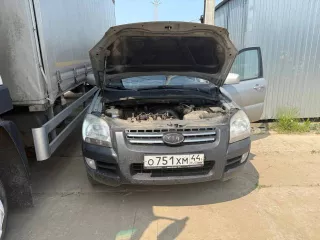 Автомобиль KIA Sportage, 2006 года выпуска, VIN – KNEJE55156K293075, легковой, двигатель D4EA BH227243, цвет серебристый, мощность 112.2 л.с., дизельный. Состояние удовлетворительное: незначительные повреждения кузова, ржавчина, отсутствует аккумулятор.