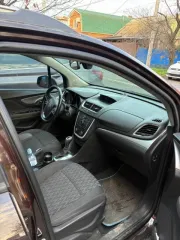Opel Mokka, 2014 года, 140 лс, 221000 км, АКПП. Автомобиль находится в технически исправном состоянии. Согласно сведениям Госавтоинспекции, автомобиль участвовал в дорожно-транспортном происшествии. Дата и время происшествия: 24.05.2024 22:00. Описание повреждений: Крышка багажника, Задний бампер…