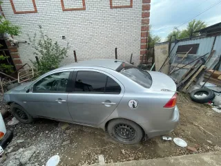 Mitsubishi Lancer 2008 года выпуска, VIN JMBSTCY4A8U012273. Автомобиль на ходу. Прогнил бензобак. Кондиционер не работает. Зеркало с водительской стороны отсутствует. Задний стеклоподъемник не работает, вышел из строя моторчик. Фактическое состояние транспортного средства определяется при осмотре…