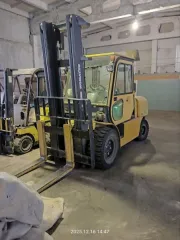 Komatsu FD50AT-7, 2008 г/в, заводской номер 109250, цвет кузова жёлтый. Сведениями о техническом состоянии машины организатор торгов не располагает. Регистрационные документы у должника не изымались. Машина, ключи от ТС и фотографии организатору торгов не передавались.