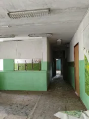 Здание школы, площадь 1208,5 кв.м, год ввода в эксплуатацию 1990, кадастровый номер 43:07:110601:441, назначение: нежилое здание, расположенное по адресу: Кировская область, р-н Вятскополянский, д. Ямышка, ул. Новая, д. 10а, земельный участок, площадь 6546 кв.м, кадастровый номер 43:07:110601:661…