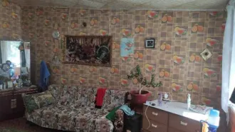 Земельный участок 900 кв.м и дом 89.8 кв.м, Саратовская обл. Адрес: Россия, Саратовская область, Александрово-Гайский район, поселок Васильки, улица Мирная, дом 1/1. Кадастровый номер участка: 64:01:030701:130. Кадастровый номер дома: 64:01:030701:132. Находится в долевой собственности, размер…