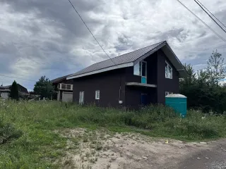 Дом с кадастровым номером 78:42:0018312:833 (садовый дом, площадь 111,9 кв.м., назначение: нежилое, количество этажей: 2), находящийся на земельном участке с кадастровым номером 78:42:0018312:379 (площадь 413+/- 7 кв.м., адрес: Россия, г. Санкт-Петербург, г. Пушкин, Новая Деревня, садоводство…