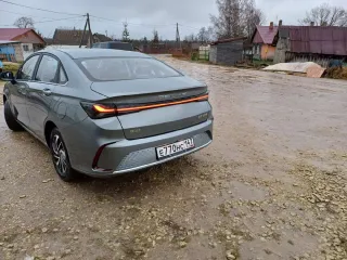 BAIC U5 PLUS 2023 г.в., VIN: XWDCLSAC5P0007308. Тех. описание: скол на лобовом стекле, не работает кнопка а/м (с водительской стороны) на двери, шум из подкапотного пространства, иногда есть треск при нажатии на тормоз, горят ошибки на панели. В залоге: БАНК УРАЛСИБ. С предметом торгов можно…