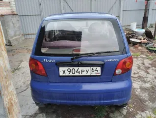 Легковой автомобиль Daewoo Matiz 2004 года выпуска, синий цвет. VIN: XWB4A11BD4A022822, ПТС: 39 РН 096784, госномер: Х904РУ64. Двигатель бензиновый F8CV, номер: 191696КА1, мощность 51 л.с. (37 кВт), объем 796 куб.см. Коробка передач механическая, передний привод. Не на ходу, требуется ремонт…