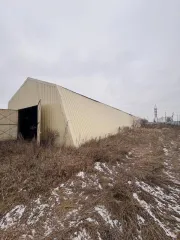 Имущественный комплекс в Татарстане: здание цеха забоя 1072 кв.м, контора 589.3 кв.м, гараж 294.6 кв.м, склад минеральных удобрений 1186.2 кв.м, арочный склад 657 кв.м, зернохранилища 620.4 кв.м и 625.5 кв.м, пункт технического обслуживания 388.7 кв.м, фуражный склад 1124.7 кв.м, зерносклады 629.2…