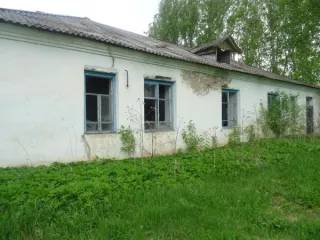 Нежилое здание 163,1 кв.м с земельным участком 4054 кв.м, Тюменская область. Нежилое здание 1963 года, кирпичное, одноэтажное, площадью 163,1 кв.м, кадастровый номер 72:06:0101005:67, с земельным участком площадью 4054 кв.м, кадастровый номер 72:06:0101005:169. Нежилое здание длительный период…