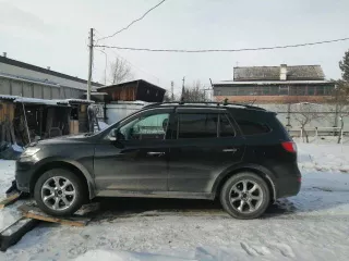 Легковой автомобиль, марка: Hyundai, модель: Santa Fe, год изготовления: 2011, VIN: KMHSH81XDCU852974, г/н: К172МЕ19. Находится в залоге на основании кредитного договора, заключенного с супругом должника.