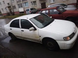 Nissan Pulsar 1999 года.