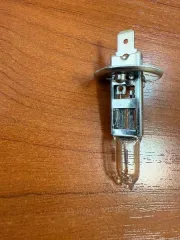 Годные остатки изделий: крышка-заглушка для фары автомобиля из резины черного цвета 80 штук, патрон для лампочки 41 штука, заглушки из резины черного цвета 122 штуки, элемент крепления из пластмассы белого цвета 40 штук, патрон для лампочки из пластмассы серого цвета 40 штук, элемент крепления из…