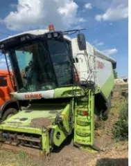 Зерноуборочный комбайн CLAAS LEXION 560 2007 года выпуска, заводской номер 58403860, государственный номер 8452НН52. Не на ходу. Некомплектный: отсутствует АКБ, две задние ступицы, колеса – 4 штуки, электронные блоки управления.