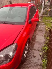 Opel Astra 2008, идентификационный номер (VIN): XUF0AHL089B011617, год выпуска: 2008 г., пробег 207 677 км., мощность 140 л.с., цвет красный, коробка передач автоматическая, руль левый, техническое состояние: не на ходу, требуется ремонт генератора, замена теплообменника.