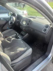 Volkswagen Tiguan 2010, автомобиль марки VOLKSWAGEN, модель Tiguan, 2010 года выпуска, VIN:XW8ZZZ5NZAG102105. Организатор торгов без совместного присутствия обеспечивает возможность ознакомления с подлежащим продаже на торгах имуществом должника и имеющимися в отношении этого имущества…