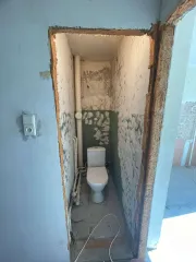 Квартира 50 кв.м. в Московской области, Павло-Посадский городской округ, деревня Евсеево, дом 27а, квартира 59. Общая долевая собственность, доля в праве 5/6. Находится в залоге у ПАО "Sberbank". Кадастровый номер: 50:17:0000000:44172.