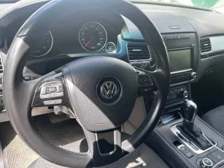 Volkswagen Touareg 2013, 249 л.с., 280775 км, полный привод, АКПП, легковой универсал, г/н Н258АХ702, цвет белый, VIN XW8ZZZ7PZDG006843, ПТС 78 ХА 870604, СТС 99 60 563800