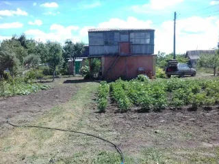 Нежилое здание 15 кв.м. и участок 574 кв.м., Орловская обл. Нежилое здание с кадастровым номером 57:11:0041301:322, общей площадью 15 кв. м., адрес: Орловская область, р-н Мценский, с/п Подберезовское, С/Т "Юбилейный", расположенное на земельном участке с кадастровым номером 57:11:0041301:52, общей…
