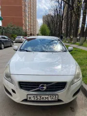 Volvo S60, 2012 года, 249 лс, 223801 км, АКПП. Автомобиль легковой, VIN: YV1FS61H0D2180414, цвет белый. Транспортное средство находится по адресу: г. Краснодар, ул. Кореновская, д.3. Автомобиль на ходу, оригиналы 2 комплекта ключей.