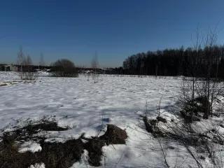 Земельный участок с кадастровым номером 50:18:0040101:464 площадью 890+/-1 кв.м.
Расположенный по адресу Московская область, Можайский район, участок расположен в юго-западной части кадастрового квартала 50:18:0040101 
(В залоге ПАО Сбербанк)