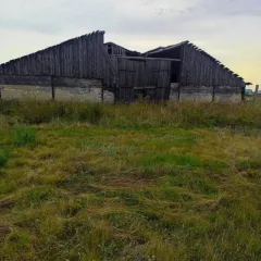 Здание склада общей площадью 1153.8 кв.м и земельный участок площадью 1801 кв.м. Адрес: Россия, Курганская область, Петуховский район, деревня Новое Ильинское, переулок Широкий, дом 4. Здание нежилое, назначение: склад, вид права: совместная собственность. Кадастровый номер здания…