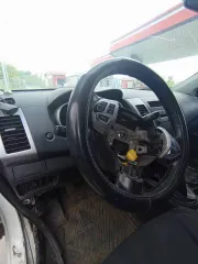 Citroen C-Crosser, 2012, VIN: Z8TVUAFZCCM971724, цвет белый. Автомобиль после ДТП, может иметь скрытые дефекты. Отсутствует передняя часть: передний бампер, фары передние, решетка радиатора, передние подкрылки, замята передняя часть (элементы бампера в салоне). Передние крылья черного цвета, правые…